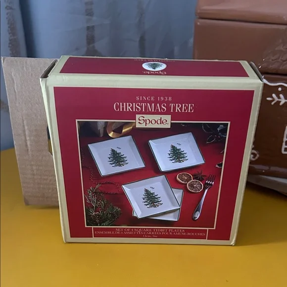 Spode Christmas Tree Square Plates Set - Picture 1 of 5